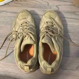 Men size 7.5 women 9 merrell hiking boots in great shape